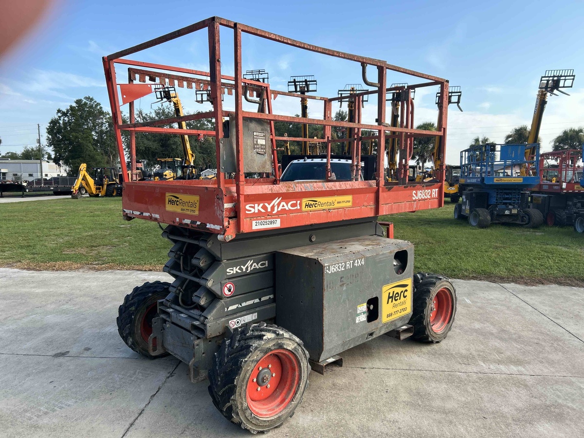 2018 Skyjack SJ-6832RT-2