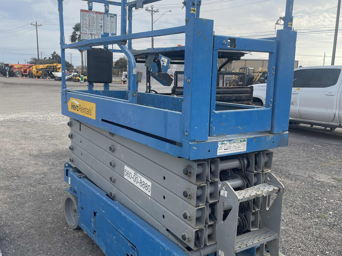 2017 Genie GS-3232-2