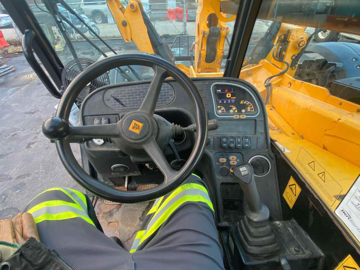 2017 JCB 510-56