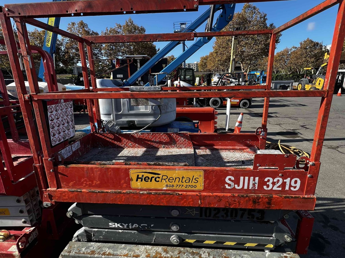 2017 Skyjack SJ3219
