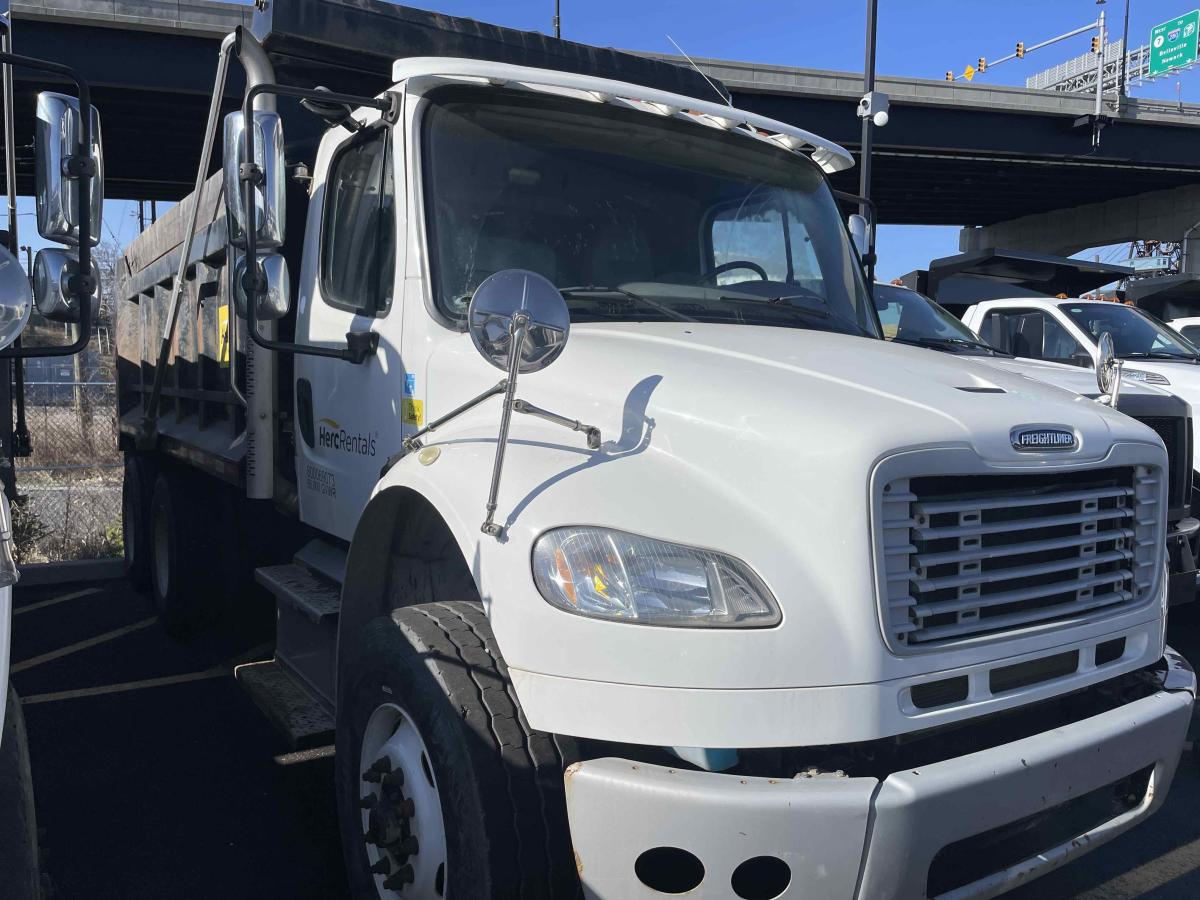 2016 Freightliner M2106