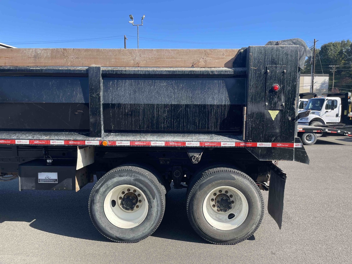 2019 Freightliner M2106-12