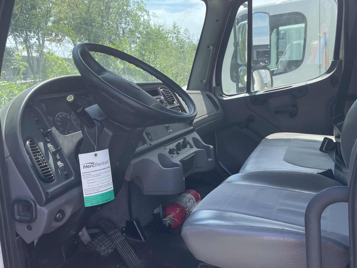 2021 Freightliner M2106