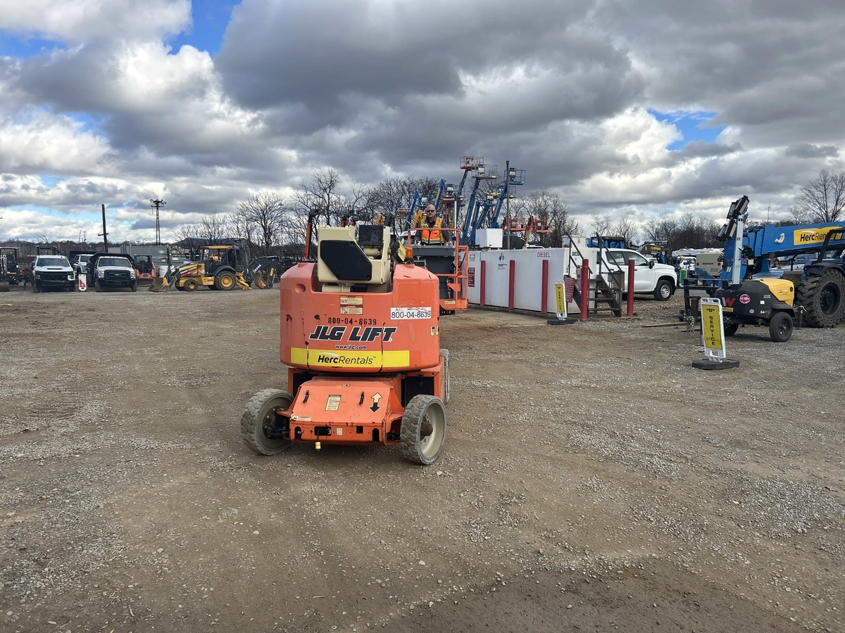 2015 JLG E400AJPN-2