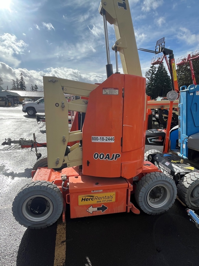 2017 JLG E300AJP-6