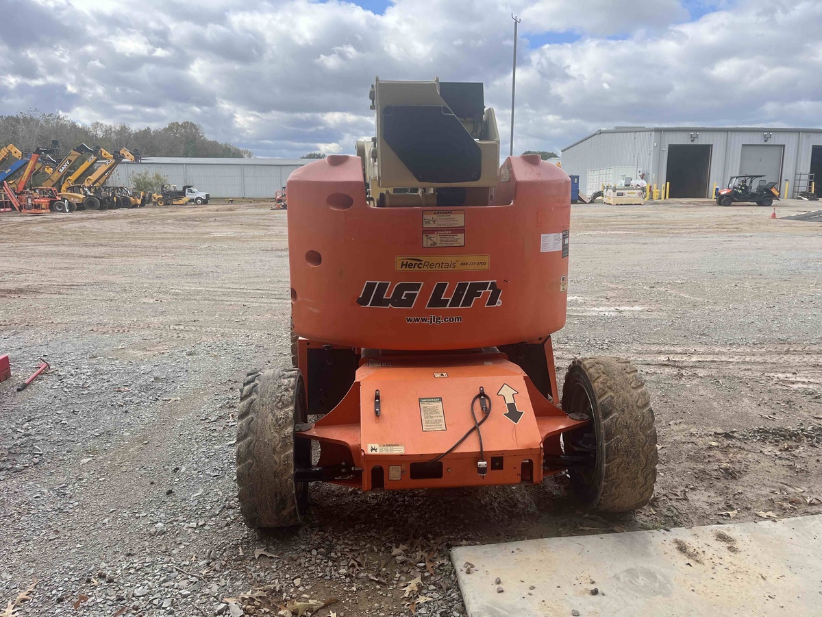 2016 JLG E450A-4