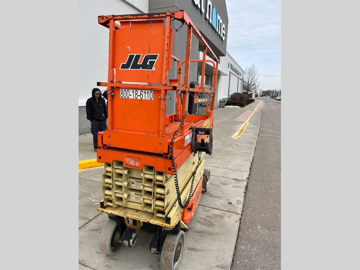 2017 JLG 2632ES