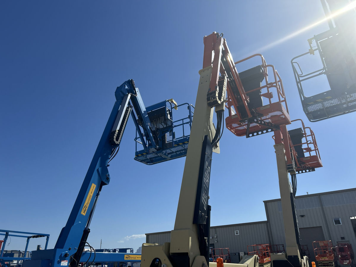 2017 JLG E400AJPN-6