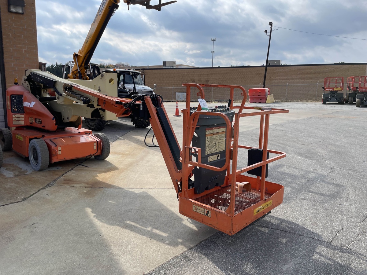 2015 JLG E400AJP