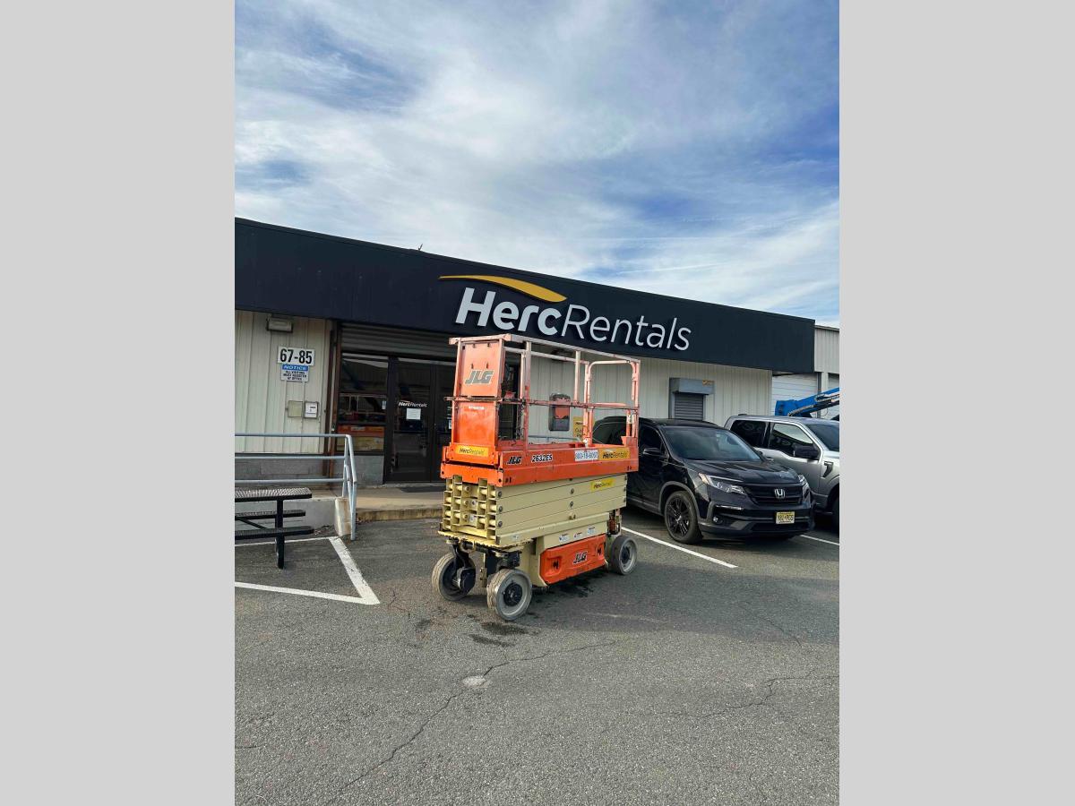 2017 JLG 2632ES