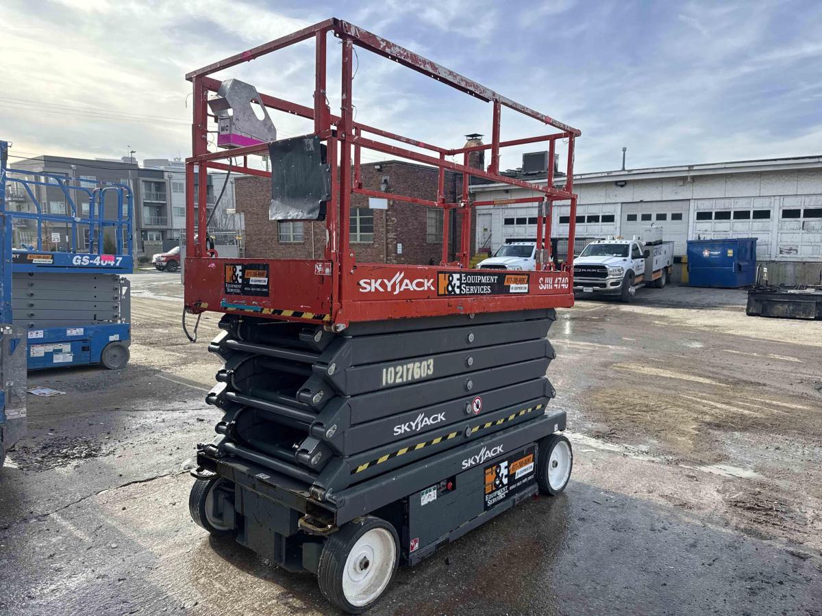 2017 Skyjack SJ4740