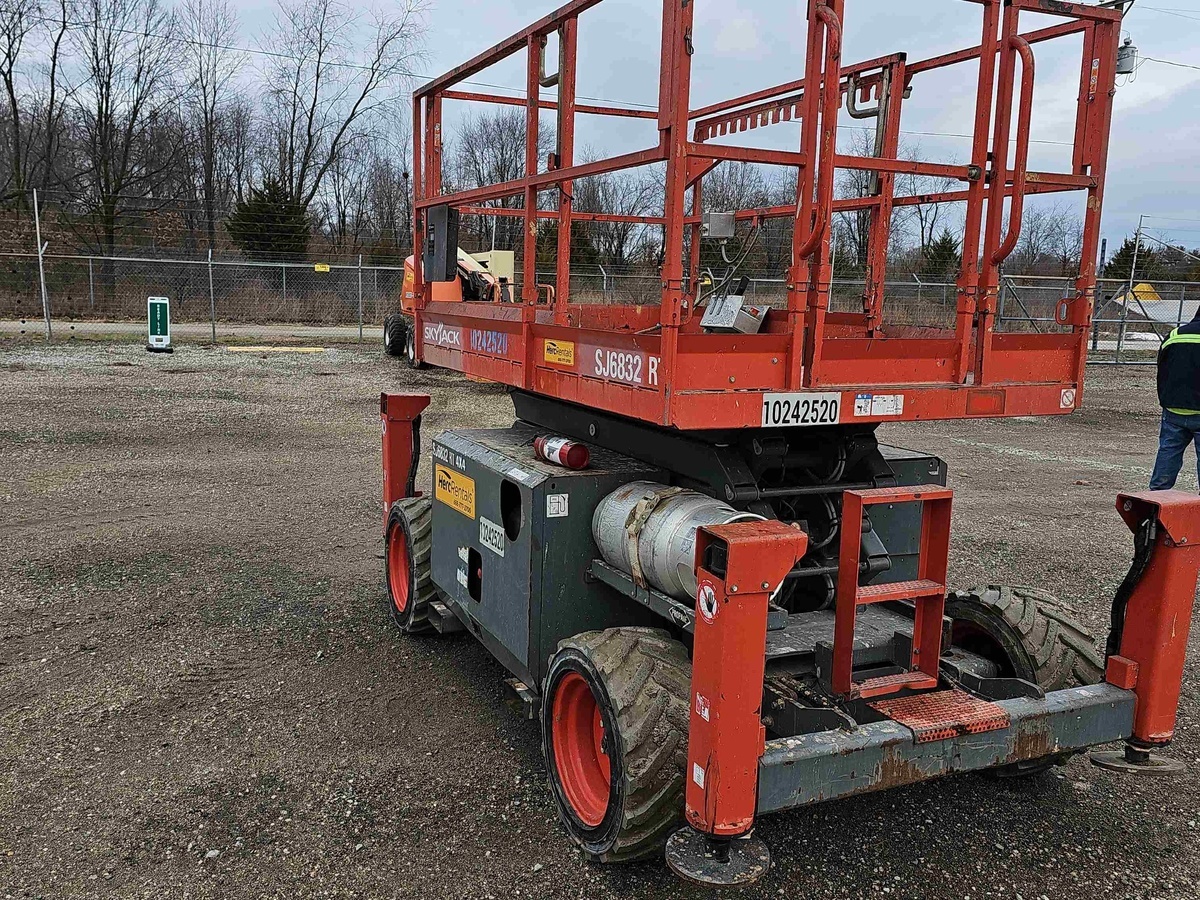 2018 Skyjack SJ-6832RT-7