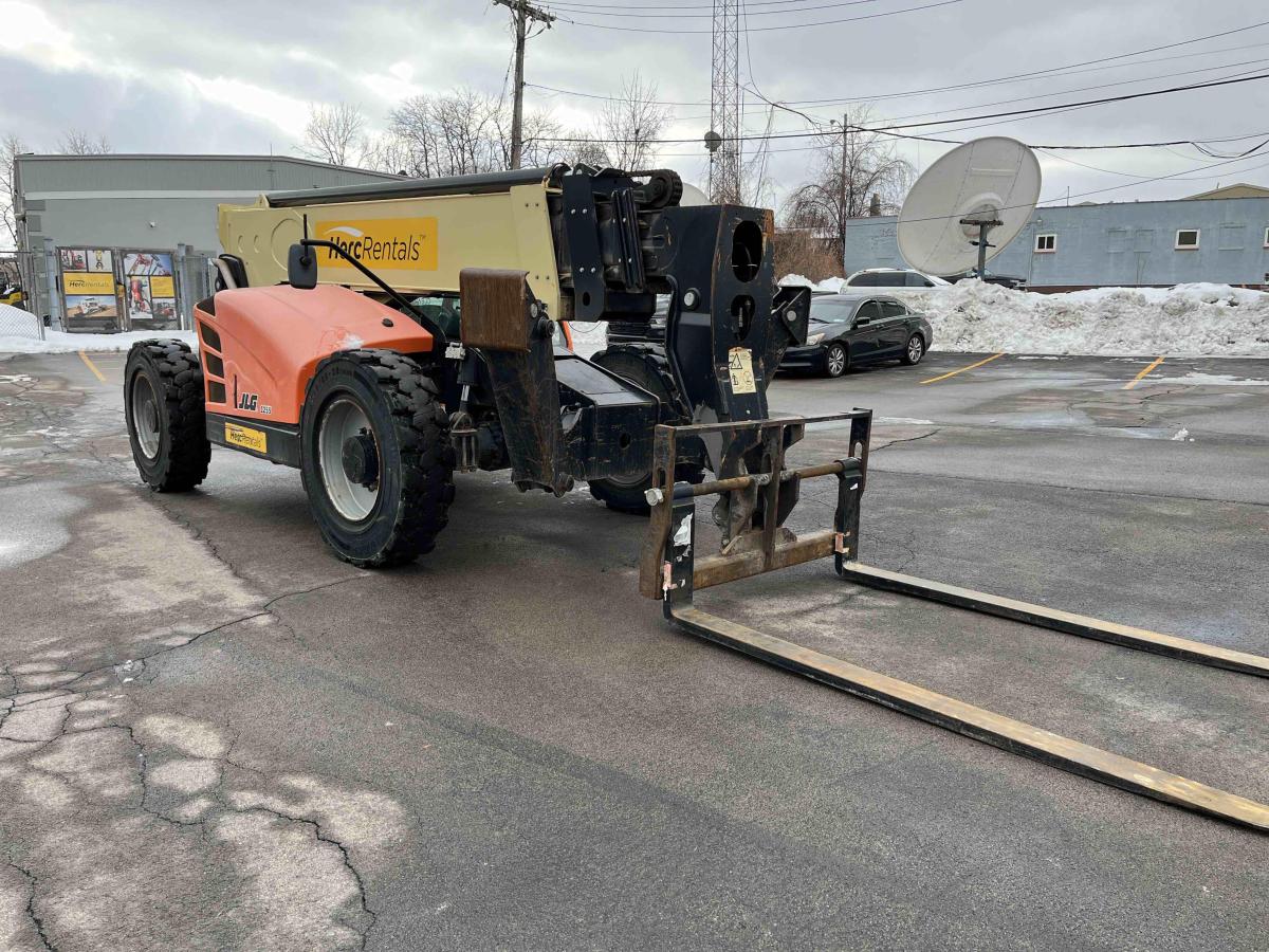 2018 JLG 1255