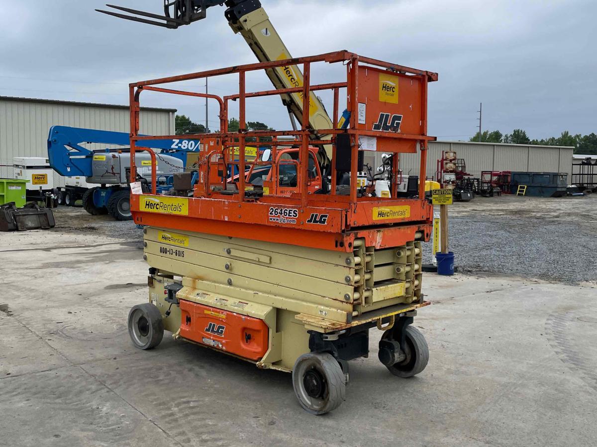 2017 JLG 2646ES