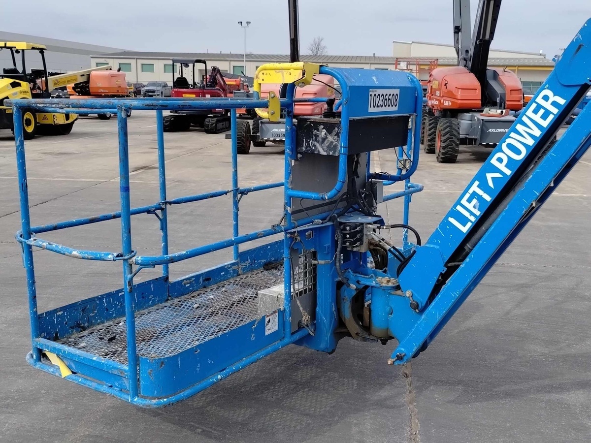 2018 Genie S-85-8