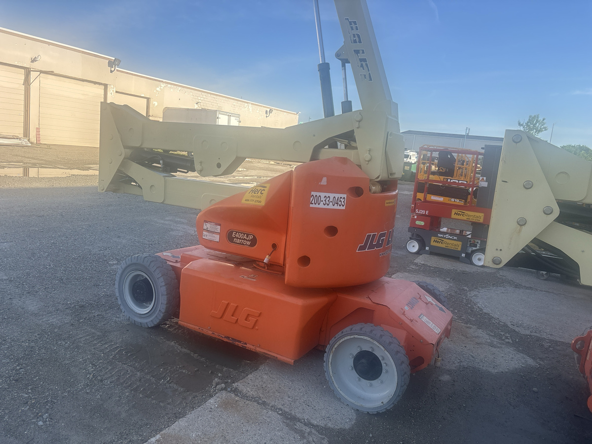 2013 JLG E400AJPN-5