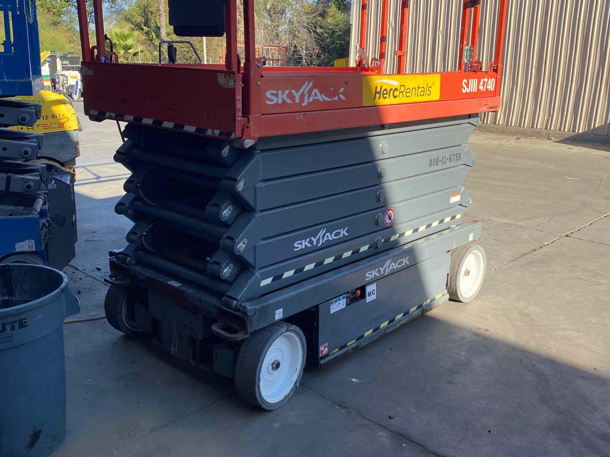 2017 Skyjack SJ4740