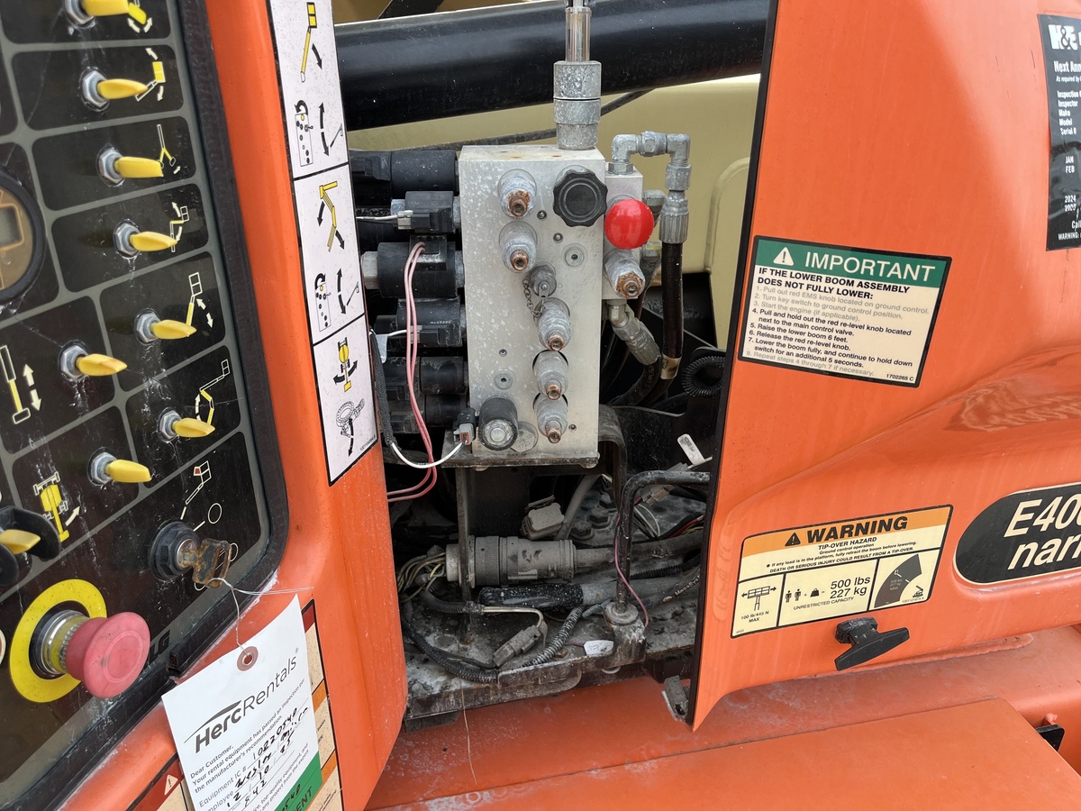 2017 JLG E400AJPN-10