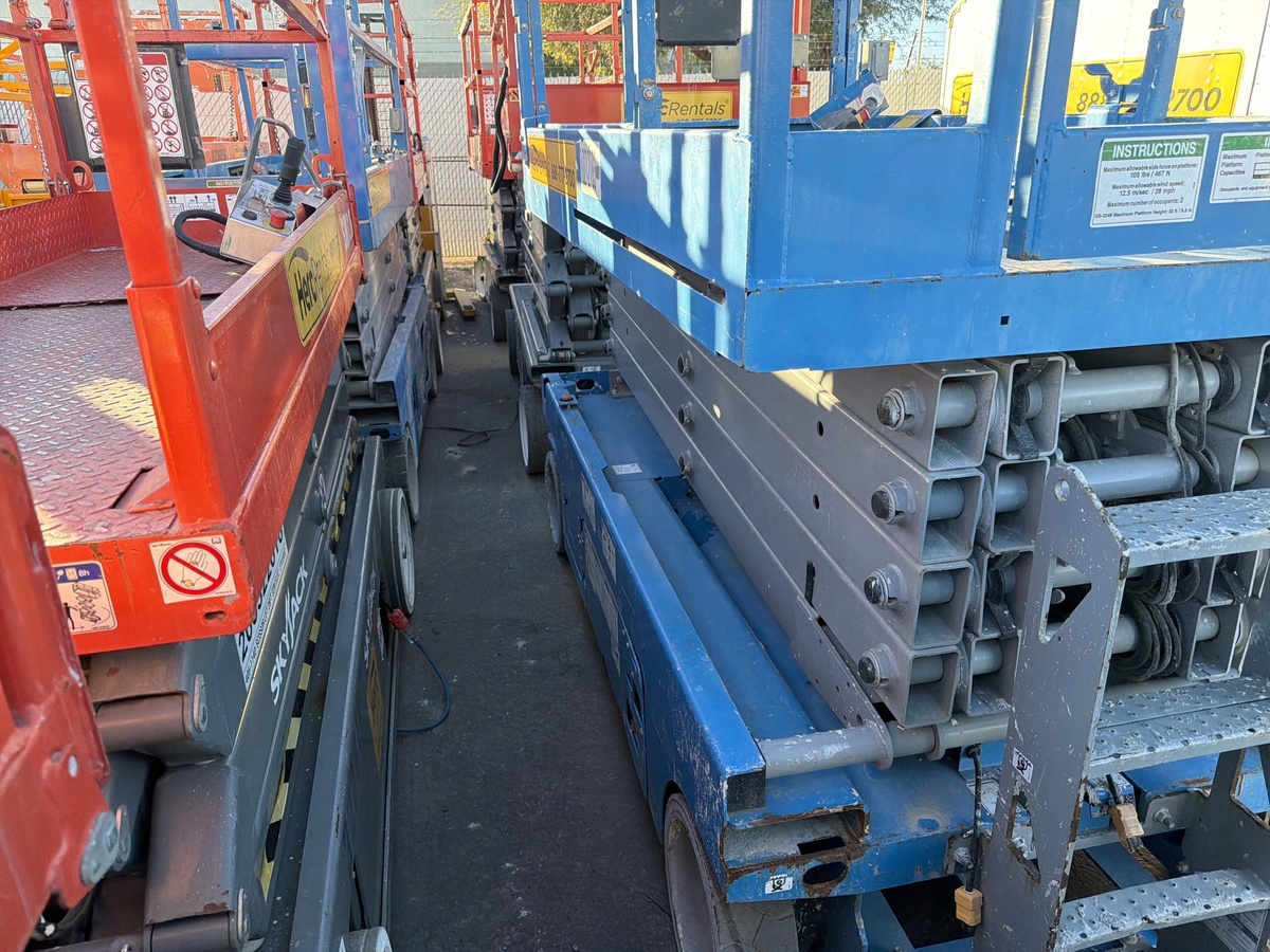 2017 Genie GS-3246-2