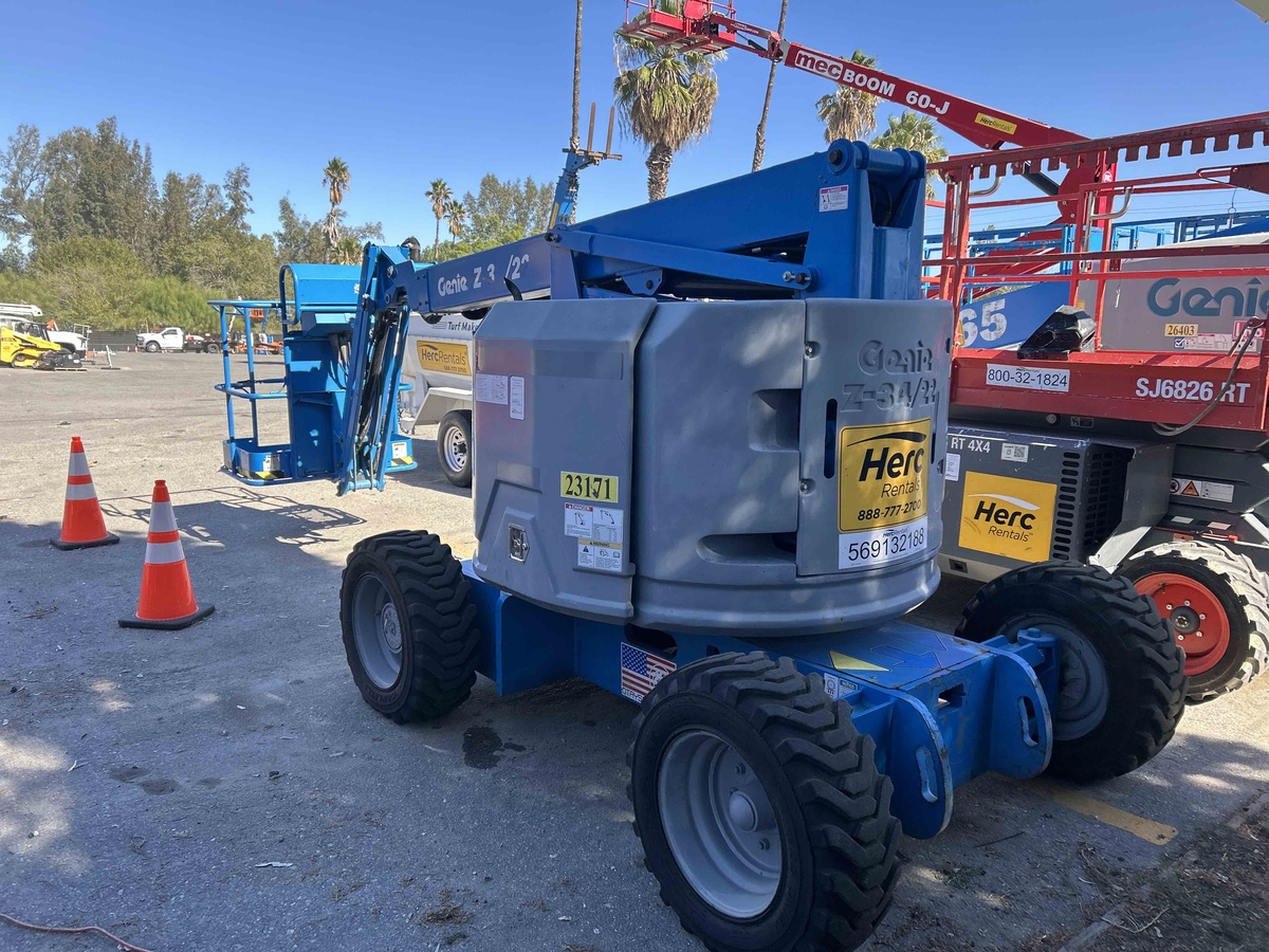 2017 Genie Z-33/18