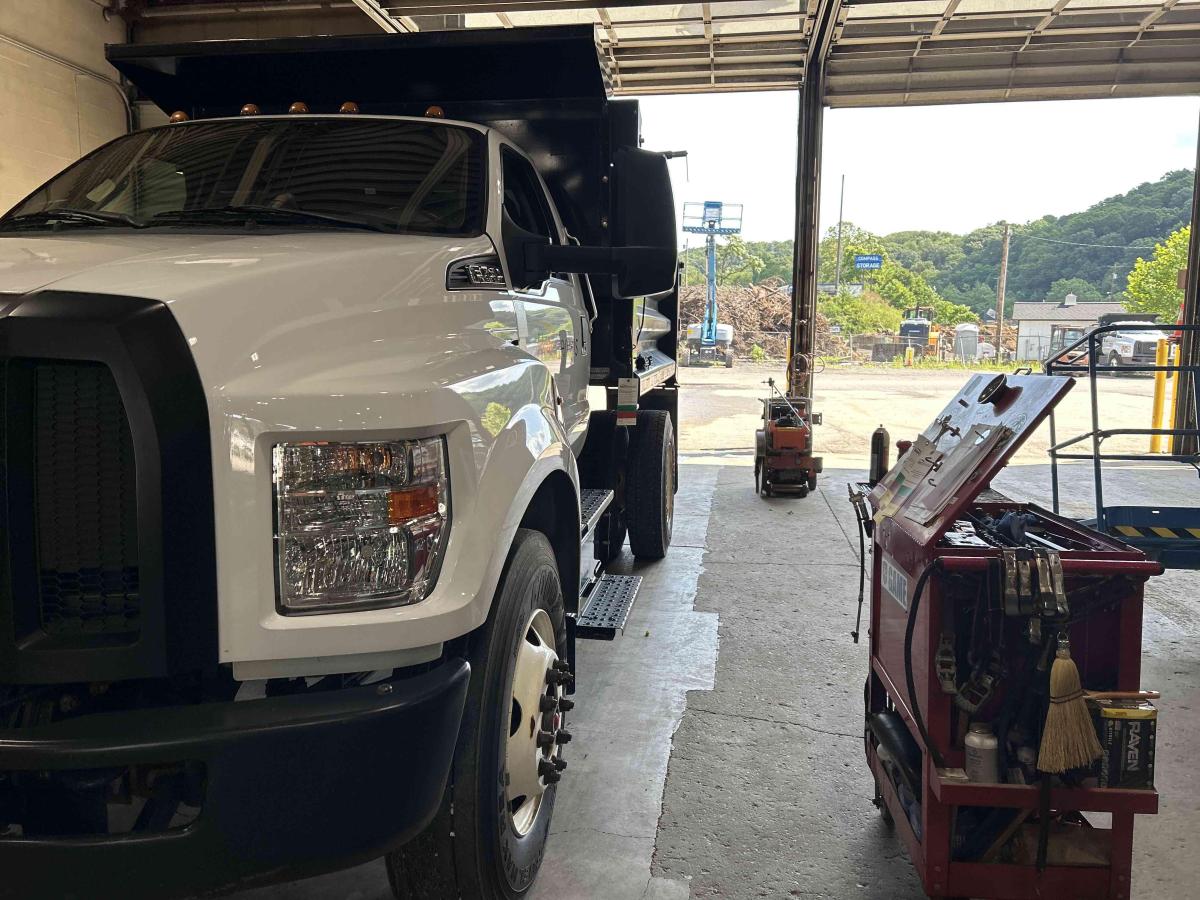 2021 Ford F750-4