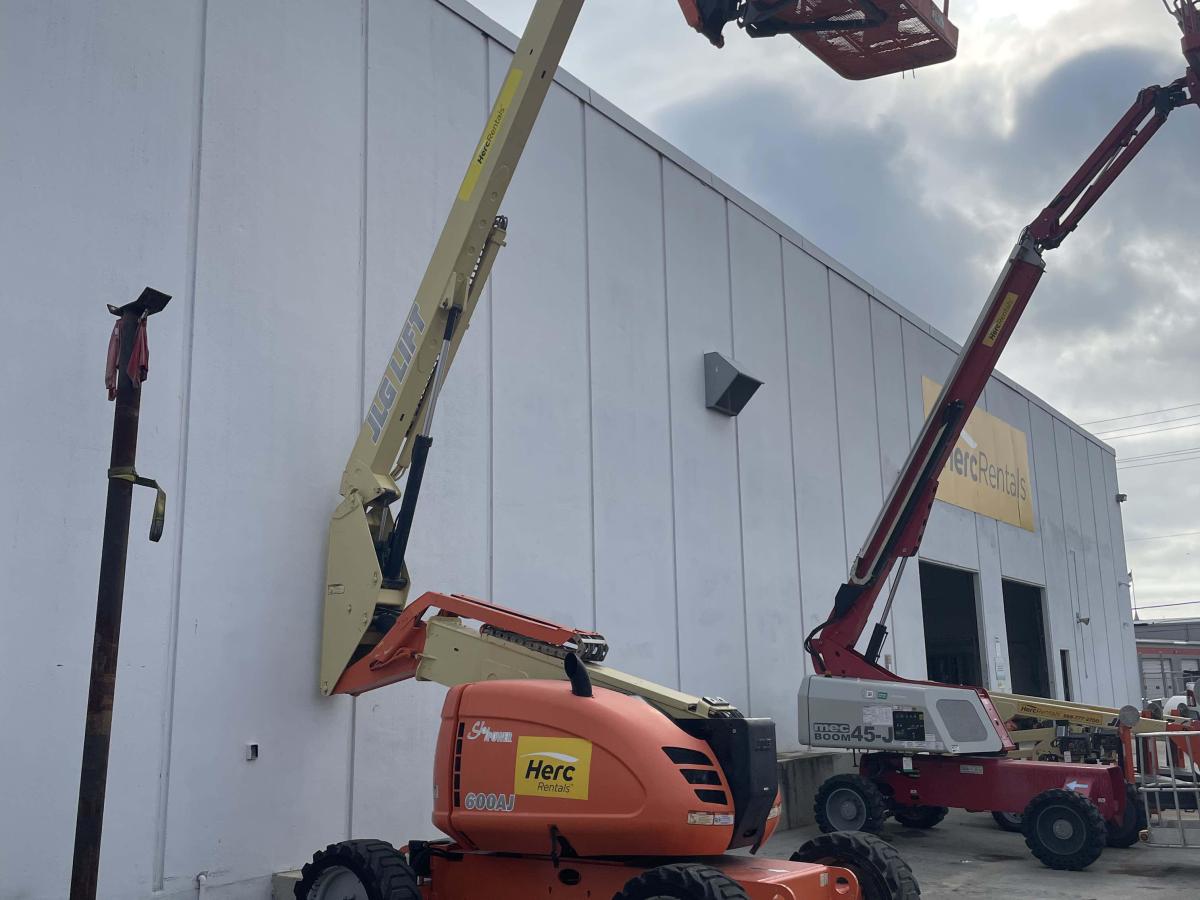 2017 JLG 600AJ-2