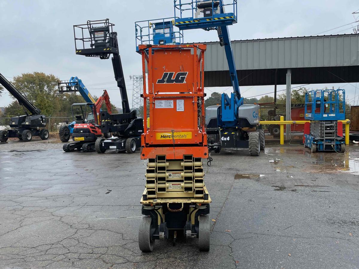 2017 JLG 2632ES