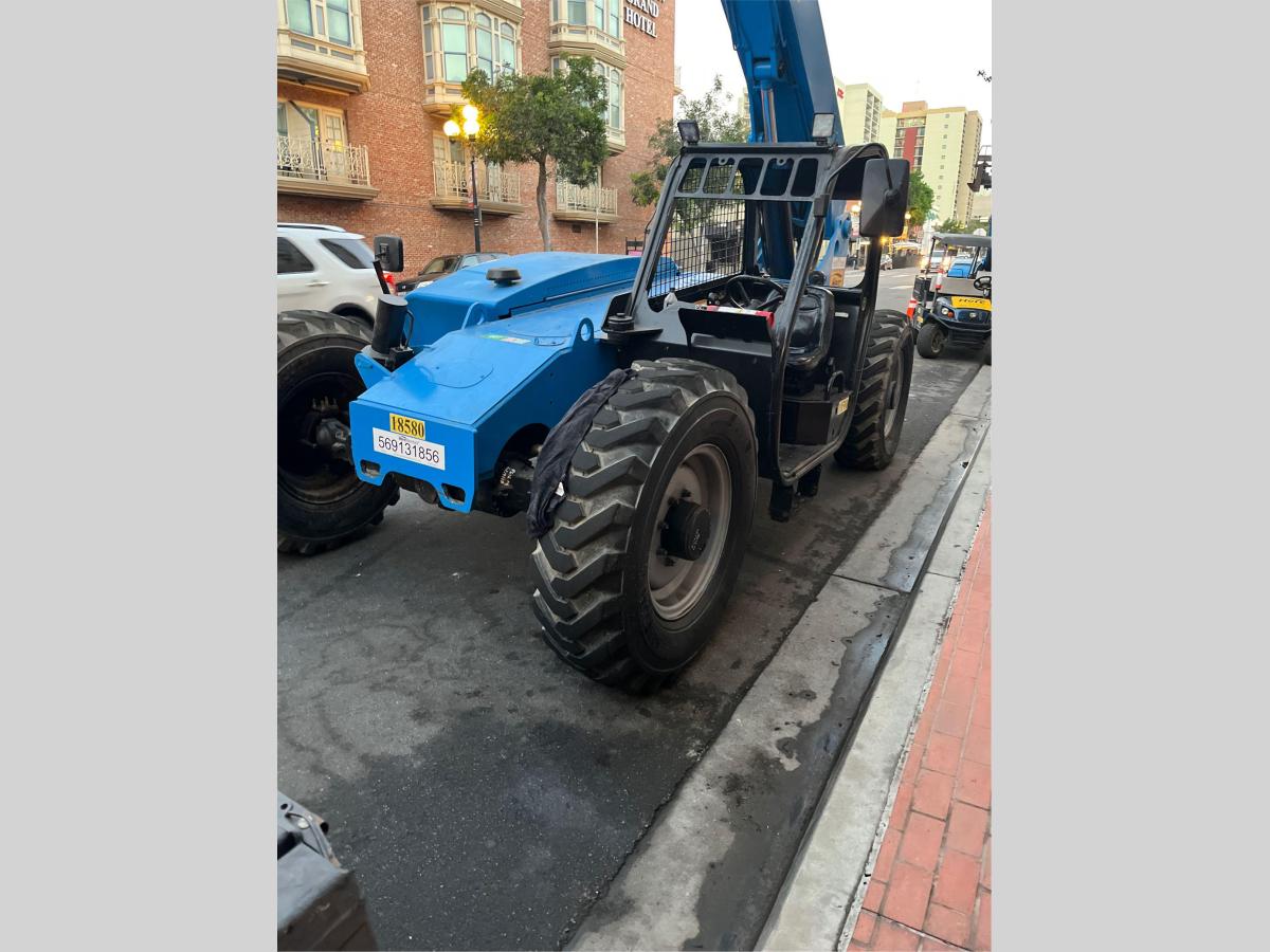 2013 Genie GTH 844