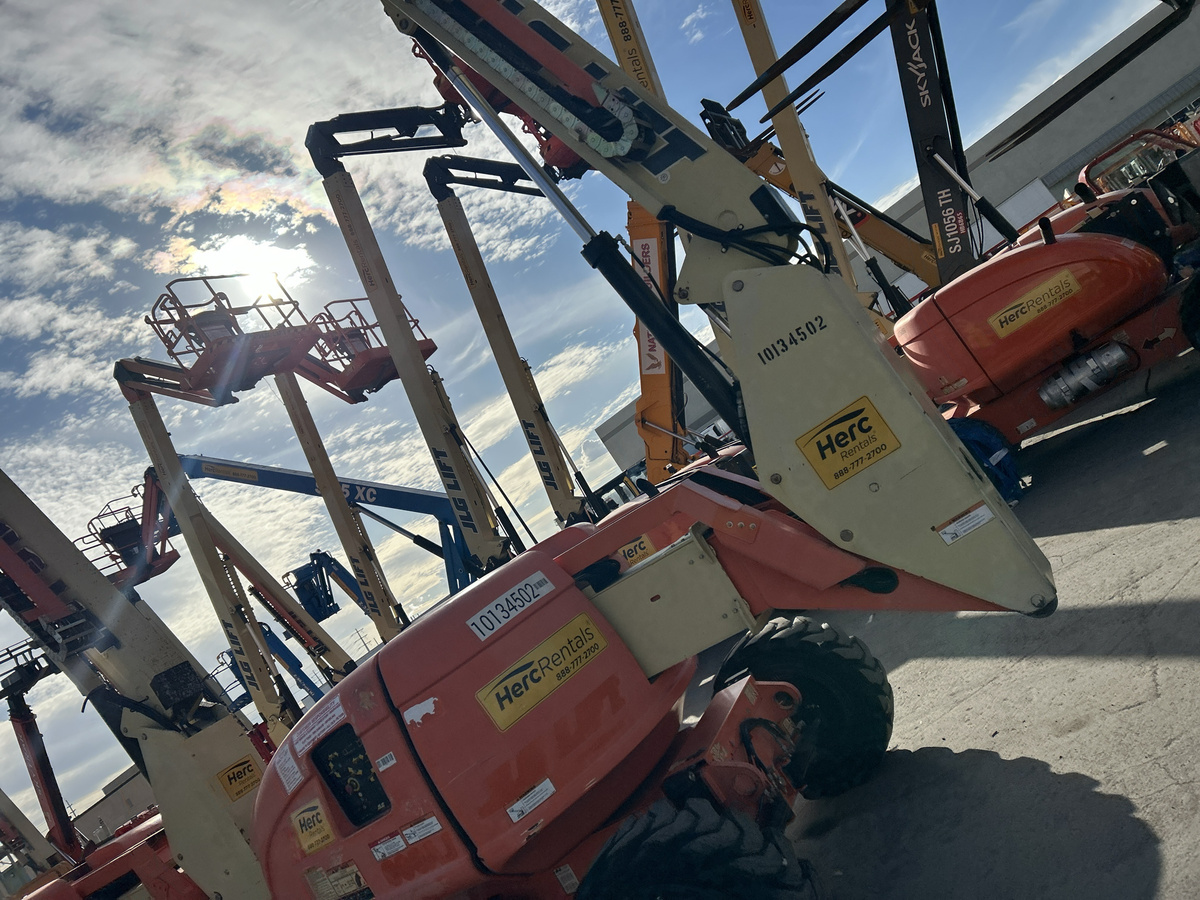 2014 JLG 600AJ-4