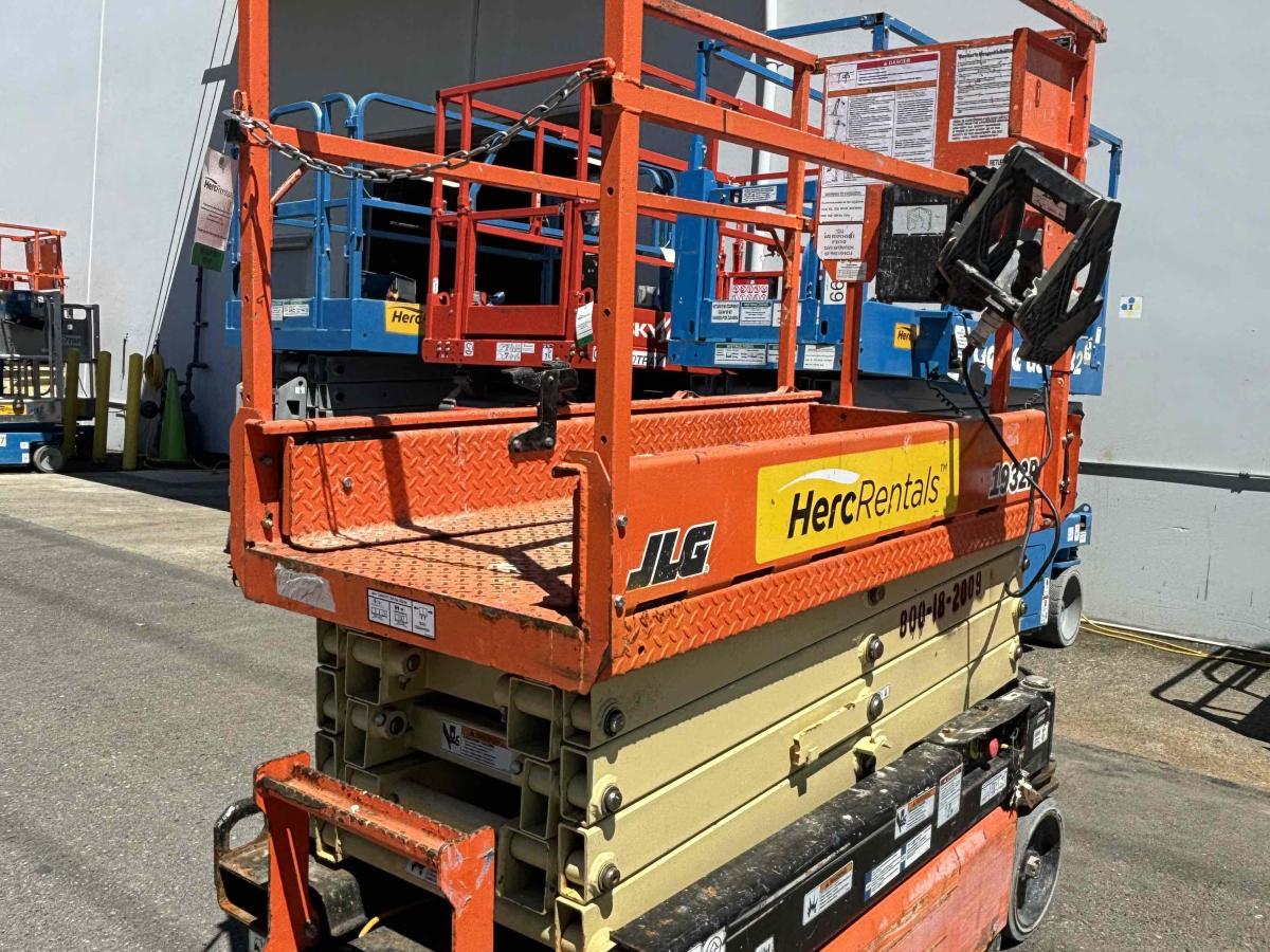 2017 JLG 1932R-2