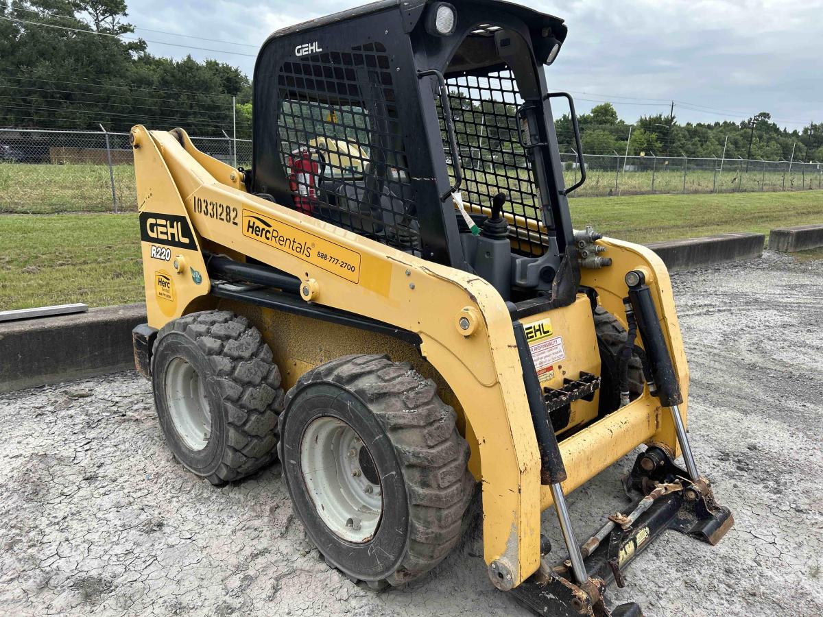 2021 Gehl R220