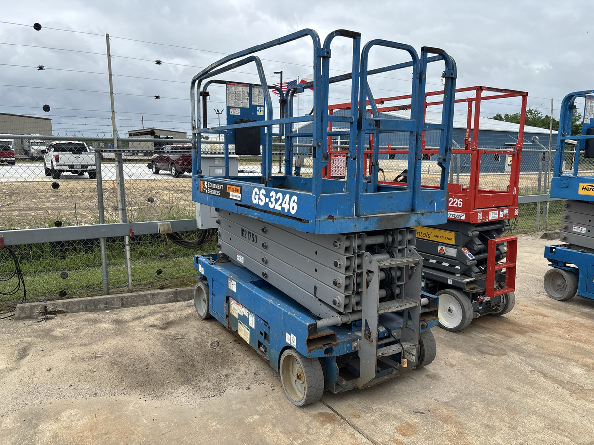2017 Genie GS-3246-3