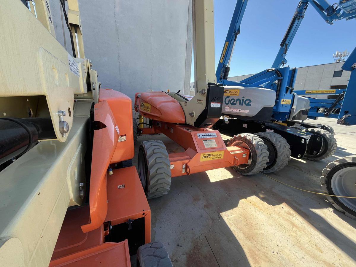 2017 JLG M600JP-5