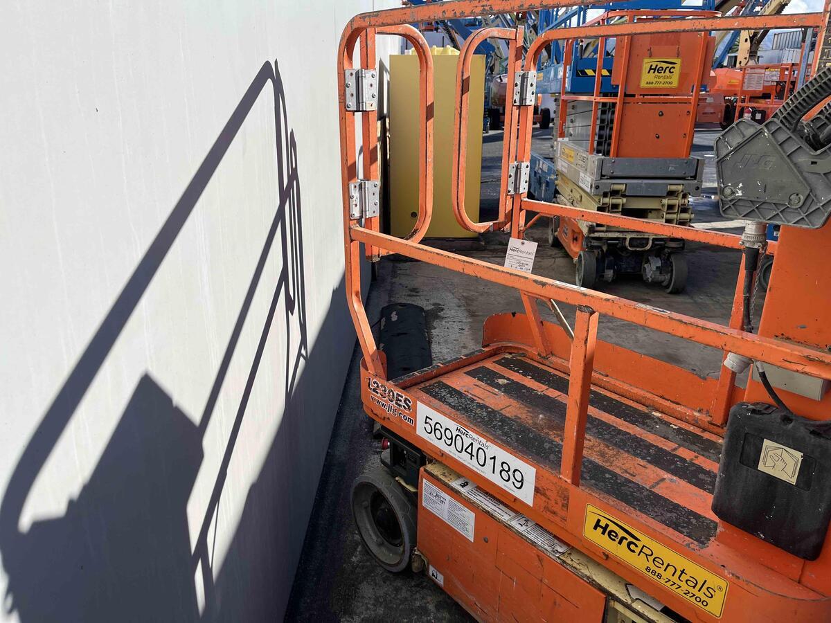 2013 JLG 1230ES-4