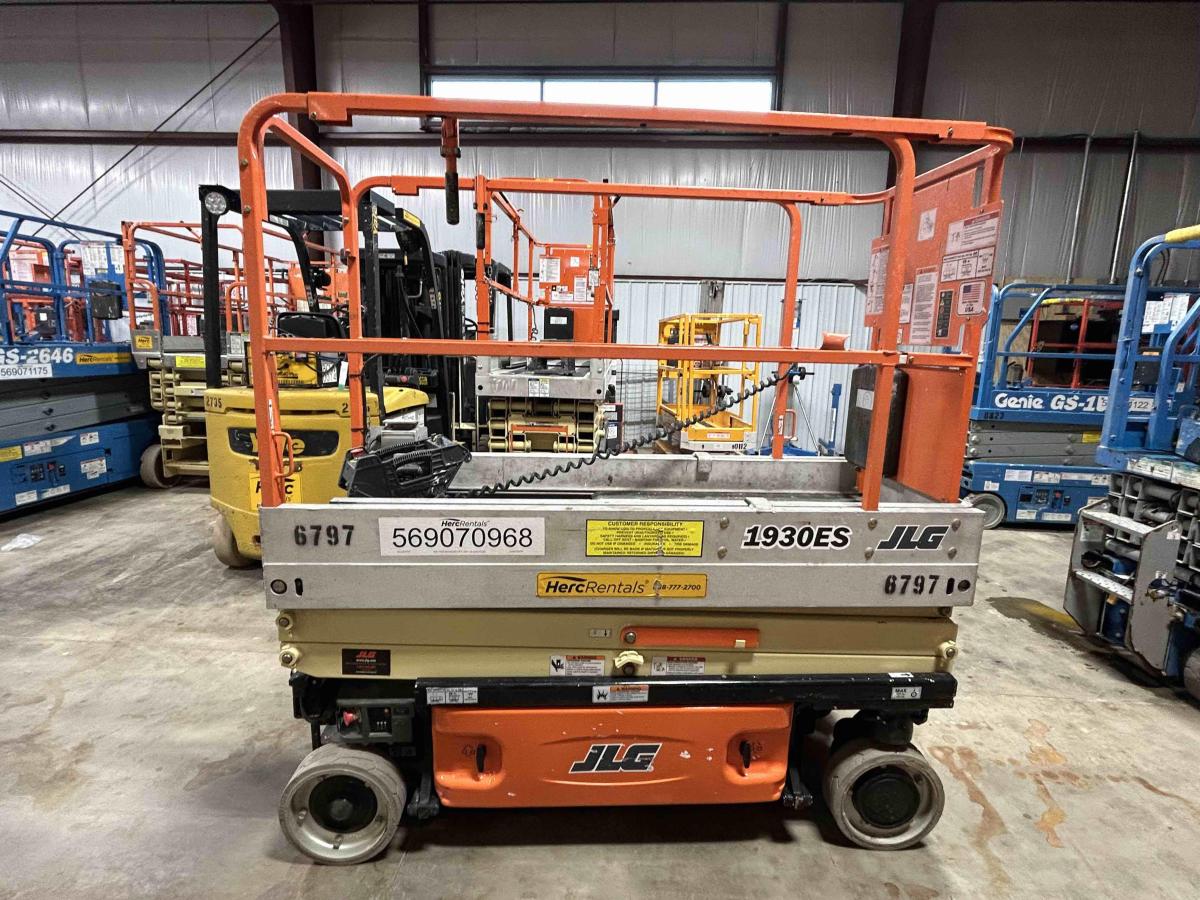 2013 JLG 1930ES