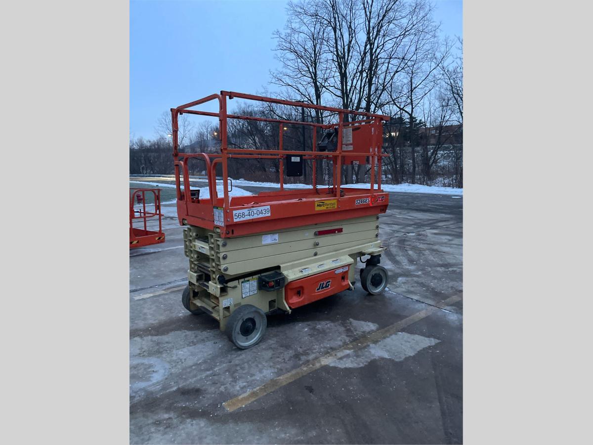 2018 JLG 3246ES