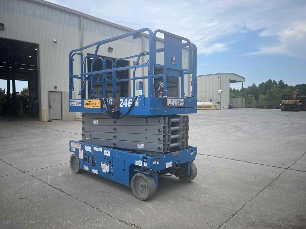 2017 Genie GS-3246-1