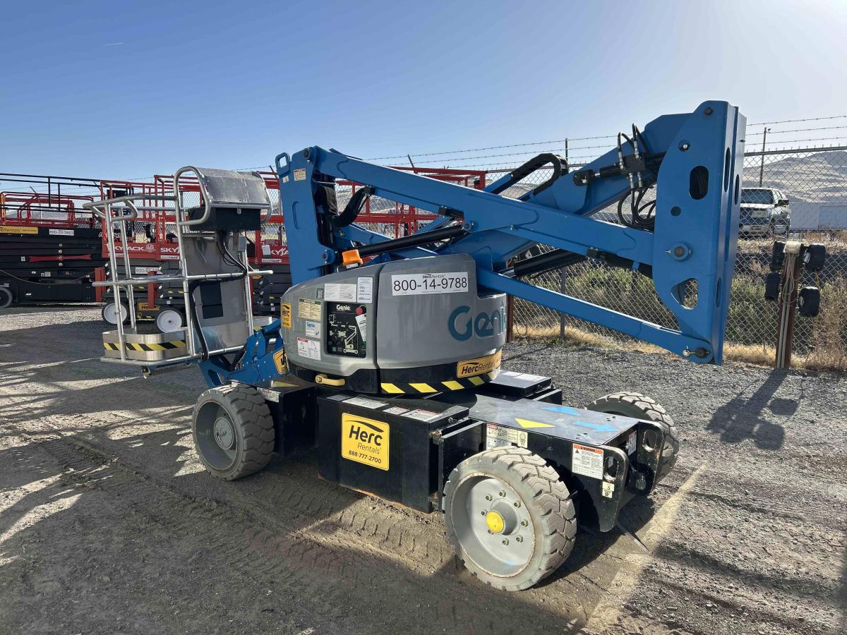 2017 Genie Z-33/18