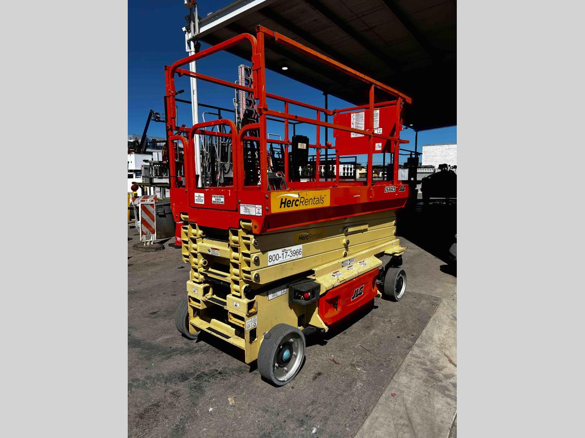 2017 JLG 2646ES