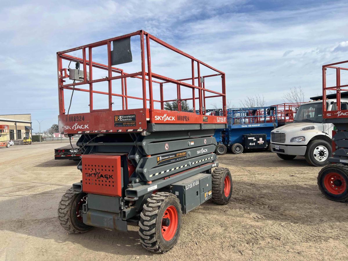 2016 Skyjack SJ-7135RT