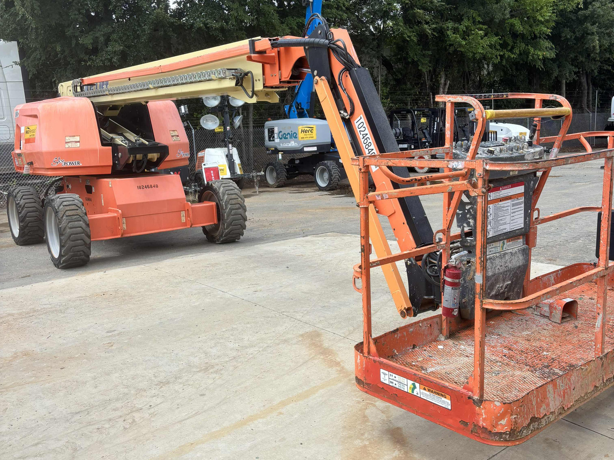 2018 JLG 660SJ