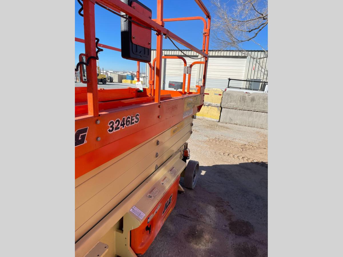 2018 JLG 3246ES