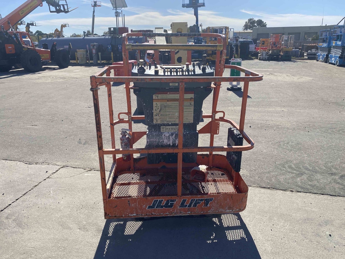 2017 JLG E400AJPN-5