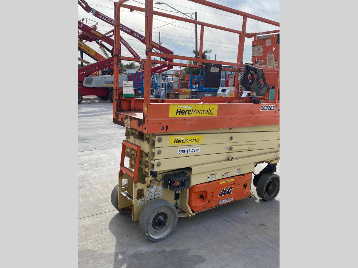 2017 JLG 2632ES