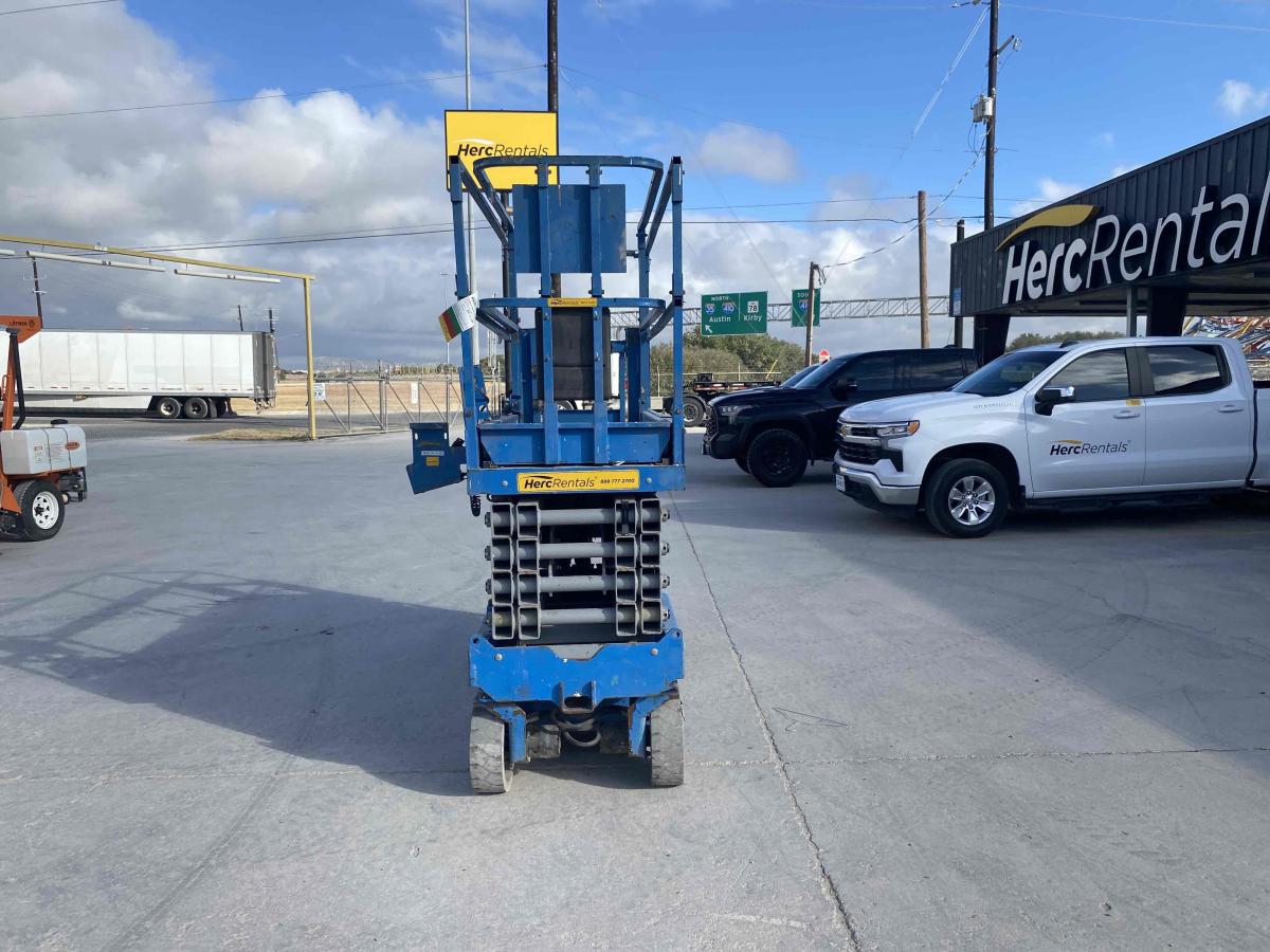 2017 Genie GS-3232
