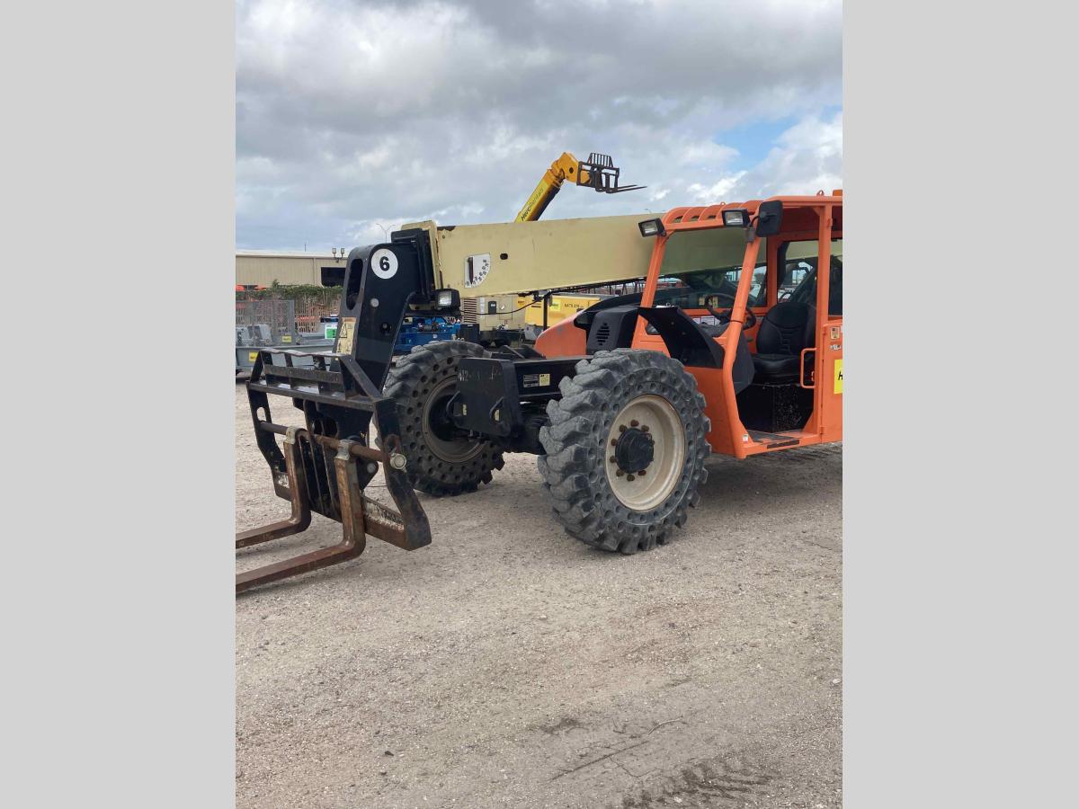 2013 JLG G6-42A
