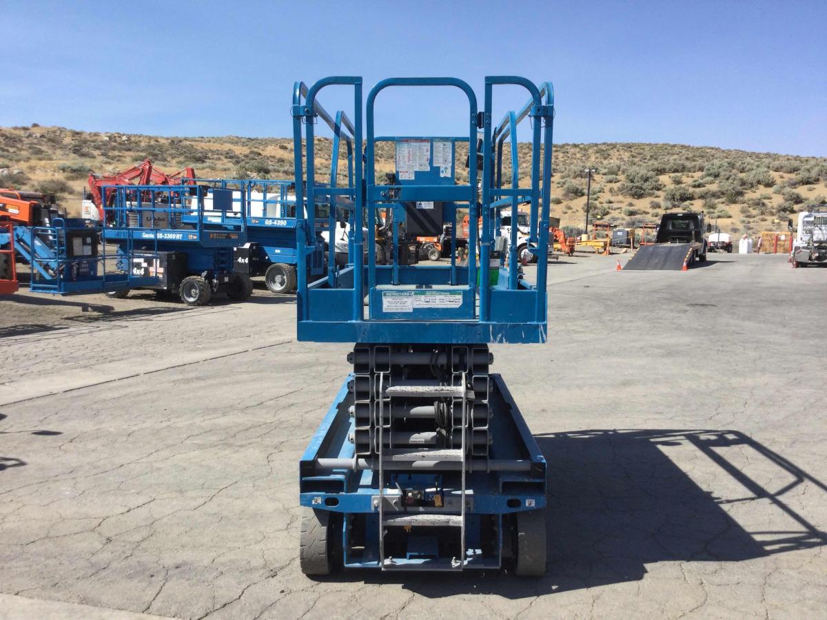 2017 Genie GS-3246