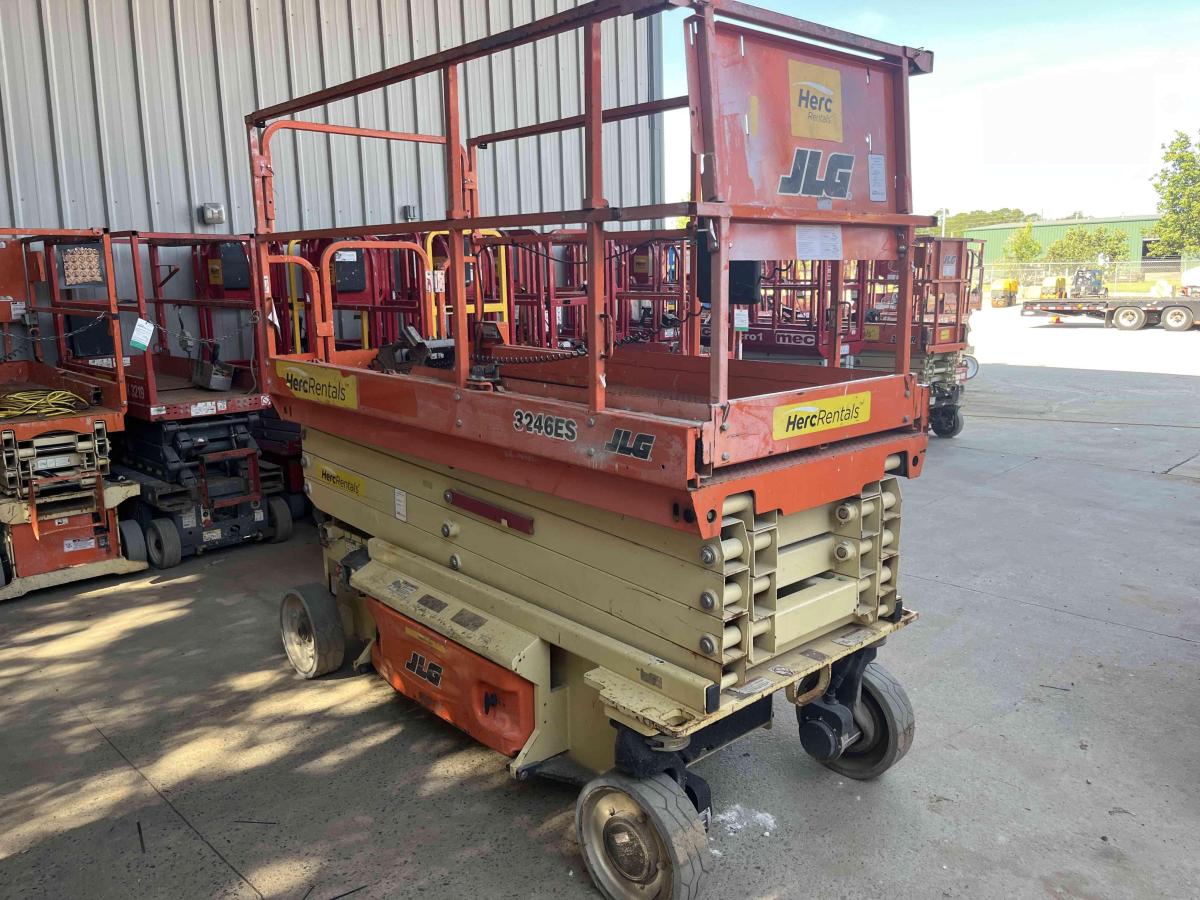2017 JLG 3246ES