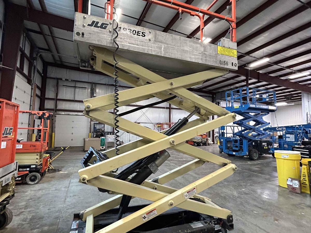 2012 JLG 1930ES