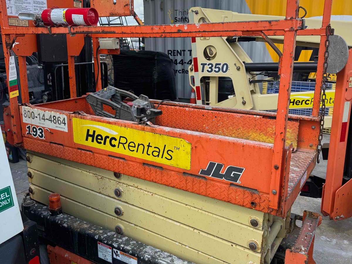 2017 JLG 1932R